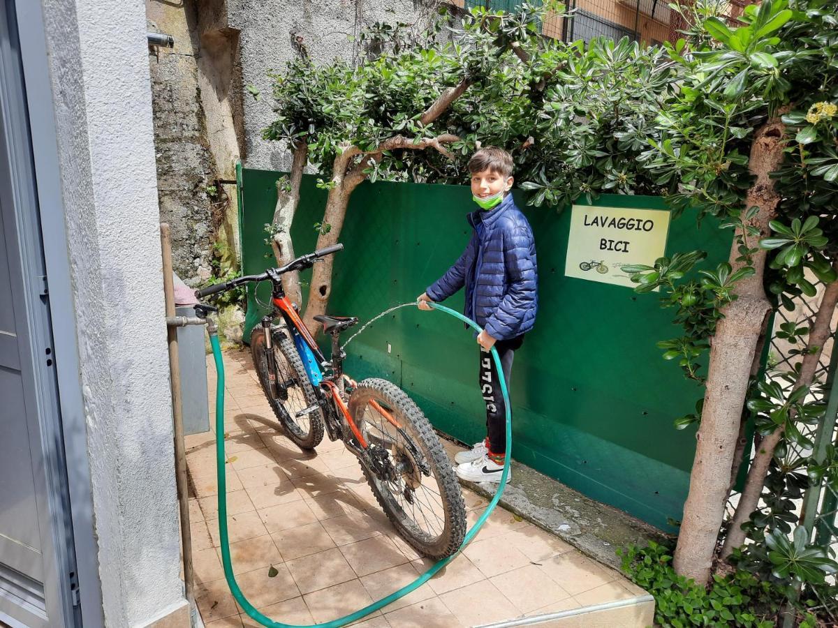 Casa Romeo Appartamento Con Posto Auto Finale Ligure Exteriör bild