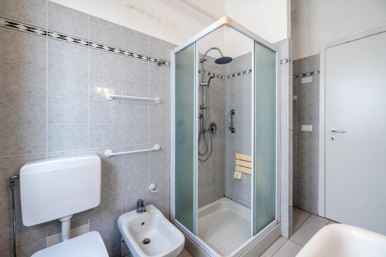 Casa Romeo Appartamento Con Posto Auto Finale Ligure Exteriör bild