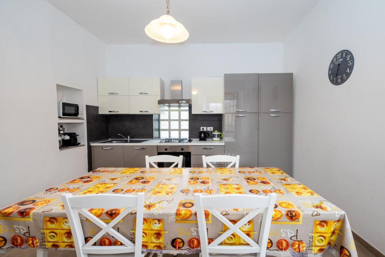 Casa Romeo Appartamento Con Posto Auto Finale Ligure Exteriör bild