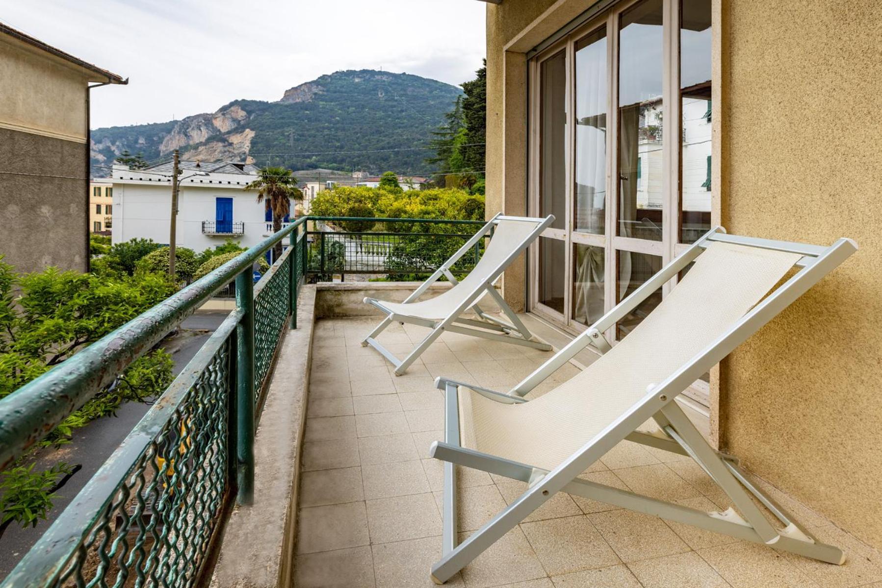 Casa Romeo Appartamento Con Posto Auto Finale Ligure Exteriör bild