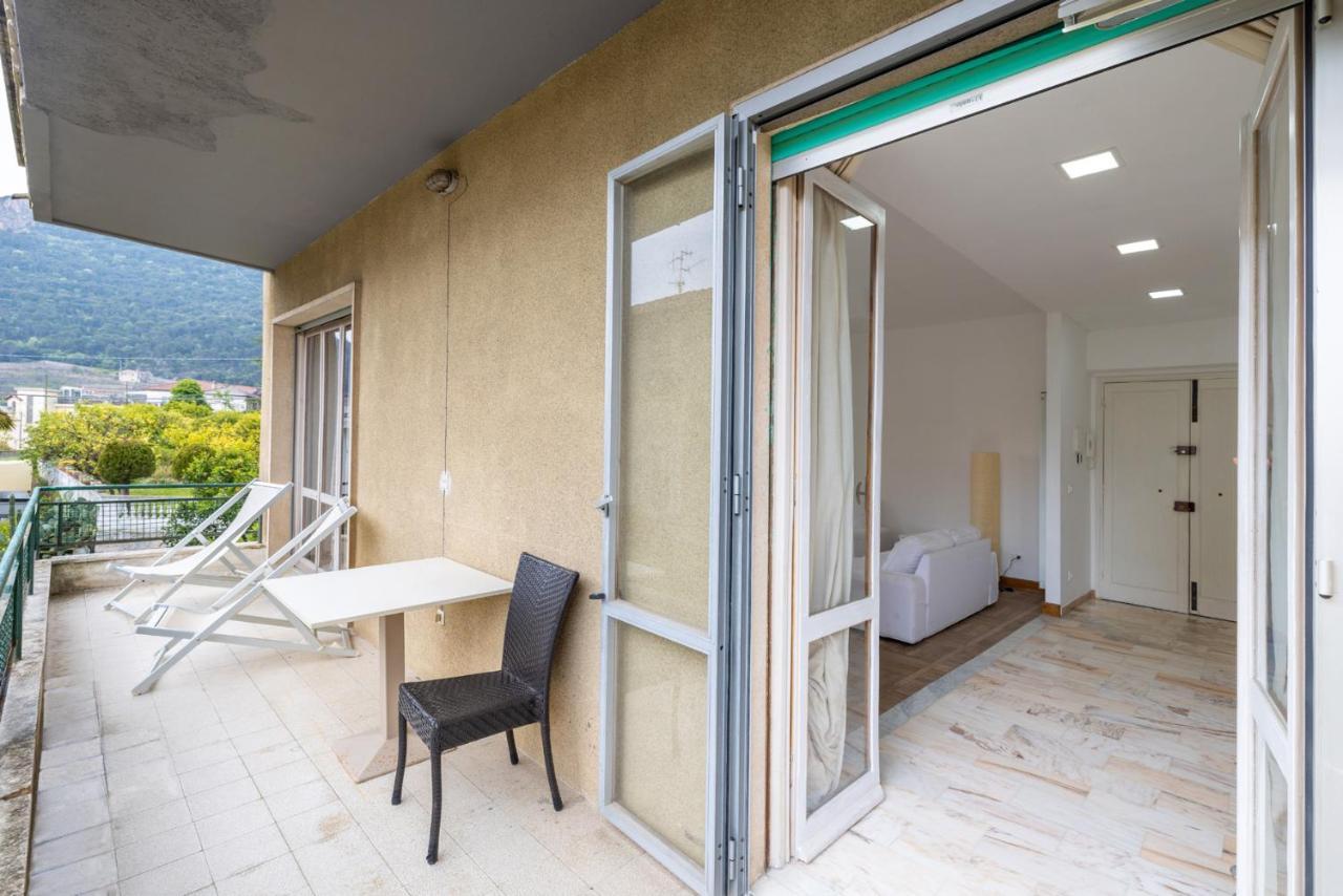 Casa Romeo Appartamento Con Posto Auto Finale Ligure Exteriör bild